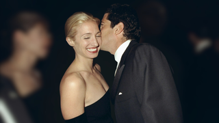 Cheiro de 'it girl' dos anos 90! Descubra qual é o perfume baratinho favorito de Carolyn Bessette inspiração da série 'Love Story' no Disney+