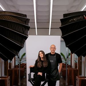 A cor, intitulada Light Brown TRUSS, foi desenvolvida especialmente para ela em uma transformação, realizada por TRUSS Professional, marca do Grupo Boticário, com o embaixador Anderson Couto.