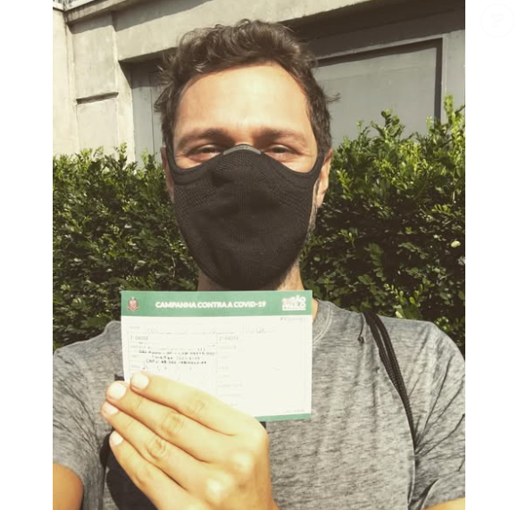 Guilherme Magon, o Leonardo da novela 'Vale Tudo', com a comprovação da vacina contra o Coronavírus