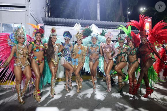 Famosas se reuniram para fotos antes de desfile da Grande Rio na Sapucaí