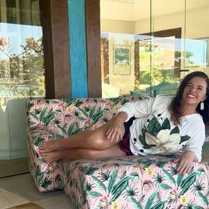 Luma de Oliveira também evita mostrar sua mansão nas redes sociais, mas mora em uma casa azul pouco abaixo à de seu ex-marido