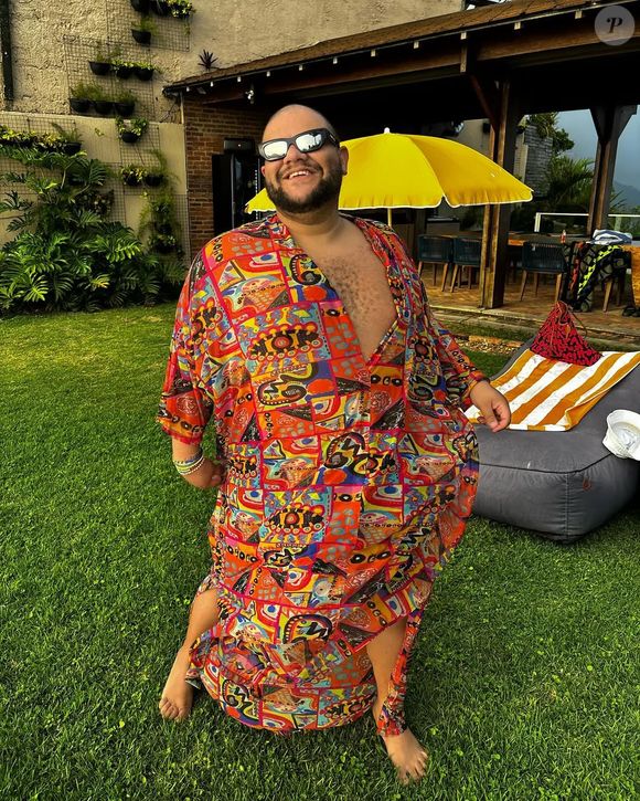 Gominho, então, passou a mostrar sua nova face nas redes sociais e adotou a careca