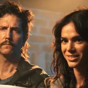Bruna Marquezine e Vladimir Brichta entregam atuação e comédia com timing perfeito em 'Velhos Bandidos'