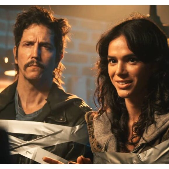 Bruna Marquezine e Vladimir Brichta entregam atuação e comédia com timing perfeito em 'Velhos Bandidos'