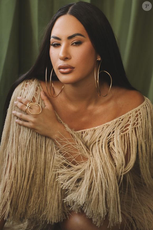 Isabelle Nogueira, ex-BBB, deixou claro que gosta de apostar na hidratação, no seu momento 'autocuidado'.