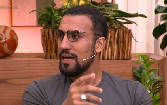 Ricardo Teodoro torce por trabalhar com Tony Ramos. “Eu tô realizando um sonho. Estar contracenando com Tony Ramos é um privilégio pra qualquer ator, porque, além do trabalho dele como profissional, ele é um norte de como estar num ambiente. Tem uma gentileza, é muito lindo”, elogiou.