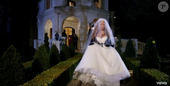O vestido mais caro da grife Valentino usado por Mariah Carey foi um modelo de noiva avaliado em aproximadamente US$ 250 mil (cerca de R$ 825 mil na cotação da época).