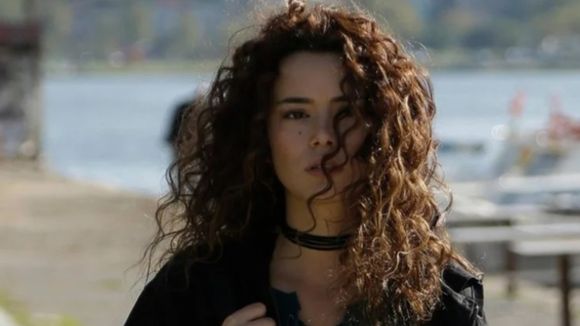 Resumo da novela 'Força de Mulher', de quarta-feira (29/01): Sirin deixa o pai em choque ao se vingar da mãe, Hatice