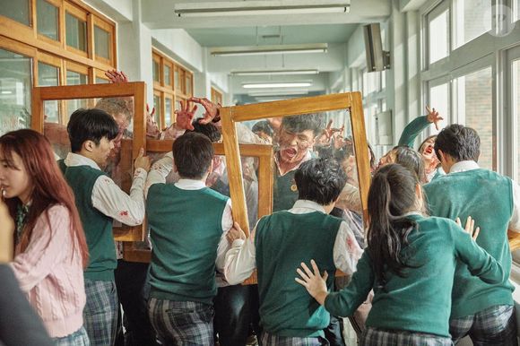 'All of Us Are Dead': Uma epidemia zumbi começa em uma escola e um grupo de estudantes precisa lutar para sobreviver e escapar em meio ao caos