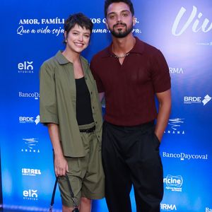 Agatha Moreira escolheu look verde para a pré-estreia do filme 'Viva a Vida'