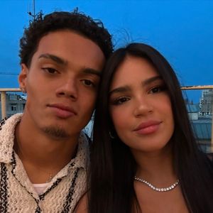 Hoje aos 21 anos, João Mendes, filho de Ronaldinho Gaúcho, mora na Europa com a esposa, Giovanna Buscacio, e a filha do casal. Ele também é jogador de futebol