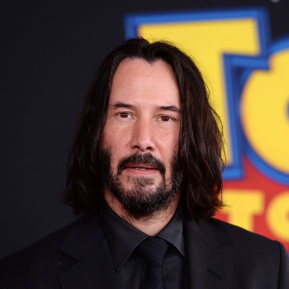 Ainda de acordo com uma acusação do tribunal federal apresentada no início deste mês no Distrito Sul de Nova York, o projeto estava inicialmente nomeado como "White Horse" e "Conquest", e teria a participação de nomes como Keanu Reeves