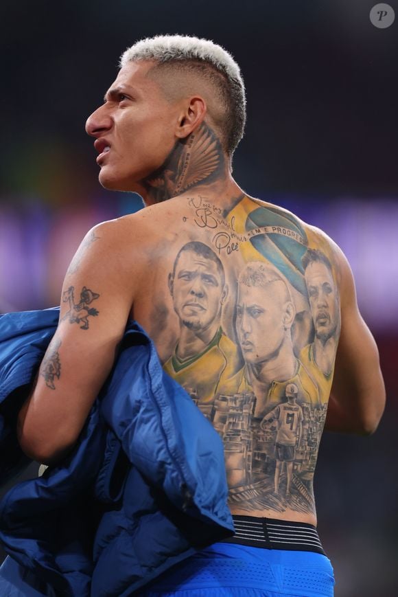O jogador Richarlison conseguiu uma decisão favorável na Justiça em ação sobre suas manifestações a respeito da mansão em Angra dos Reis. A decisão não alterou a situação dos direitos de ocupação do imóvel