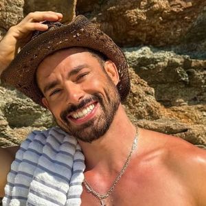 Cauã Reymond segue uma dieta, e nela contém o caldo de rã.