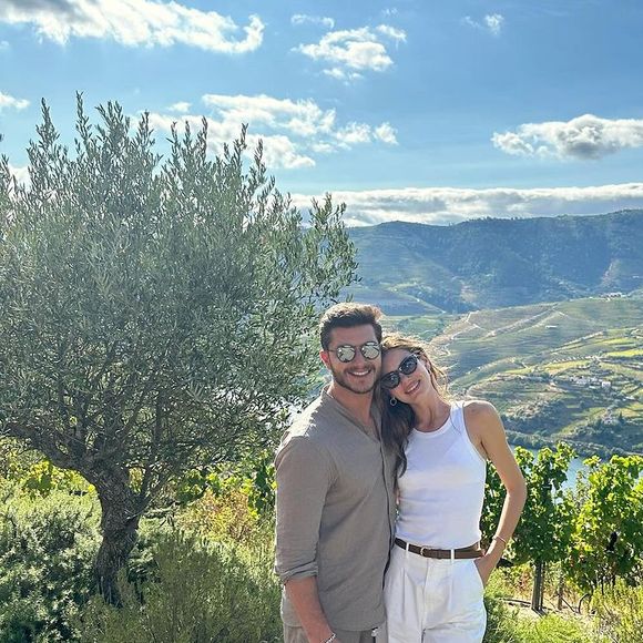 Camila Queiroz é casada com o ator Klebber Toledo, com quem apresenta o 'Casamento às Cegas'