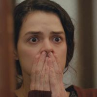 Resumo da novela 'Força de Mulher', de terça-feira, 14/01: Após sofrer pelo marido morto, Bahar se desespera ao ver Sarp vivo em sua frente