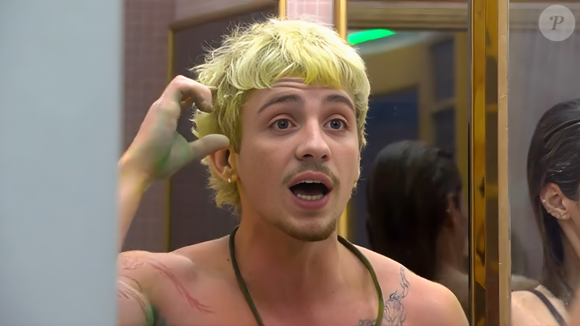 Cabelo gema de ovo no 'BBB 26'? Entenda por que o loiro platinado de Juliano Floss, aliado de Ana Paula, amarelou; especialista explica o drama da 'água dura'