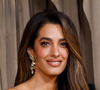 Esse vestido de festa de Amal Clooney tem a cor mais elegante para a temporada de Primavera-Verão