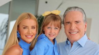 'Crime!': Ana Paula Siebert se revolta após forte ataque à filha na web por fotos com bolsa de luxo de R$ 14 mil