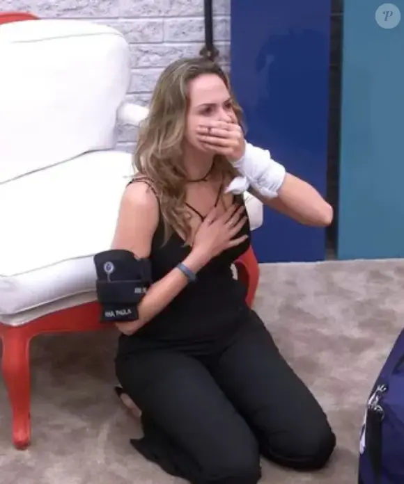Ana Paula Renault usou um macacão preto no Paredão falso há 10 anos