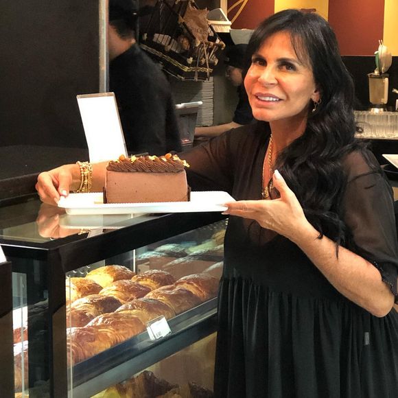 Principal mudança de Gretchen foi uma harmonização facial bem marcada