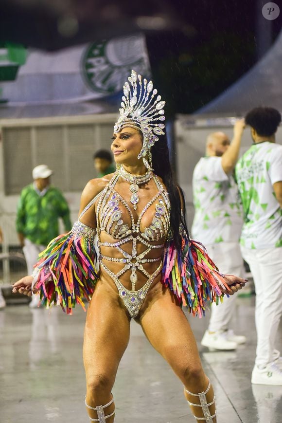 A virilha sarada de Viviane Araújo também roubou a cena