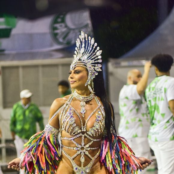 A virilha sarada de Viviane Araújo também roubou a cena