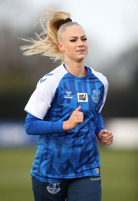 Alisha Lehmann também fez algumas tatuagens simples, como esta no pescoço