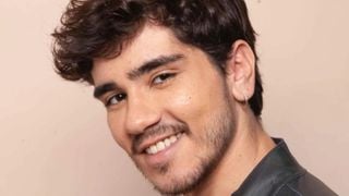 Entrevista | 'Meu filho me ensina': pai solo aos 26 anos, João Fernandes se emociona sobre paternidade; de volta às novelas após 3 anos, ator rompe com masculinidade tóxica em 'A Nobreza do Amor'