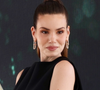 Pretinho nada básico: em look all black, Camila Queiroz combina vestido de R$ 13 mil com bolsa de R$ 15 mil em evento. Fotos!
