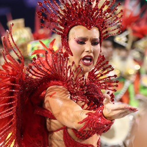 Virgínia Fonseca admite perrengue com fantasia de 12 kg em estreia na Sapucaí: 'Achei que ia chorar de tanto dor'