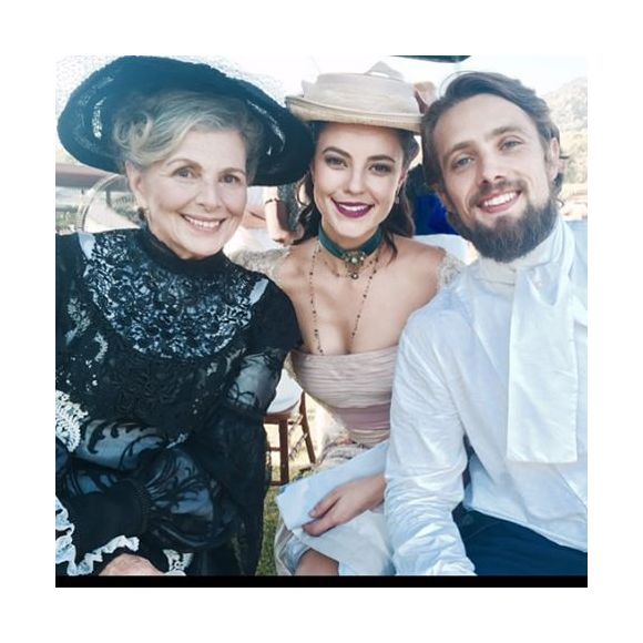 Paola Oliveira, Irene Ravache e Rafael Cardoso são os talentos de 'Além do Tempo', novela que está em reprise na Globo