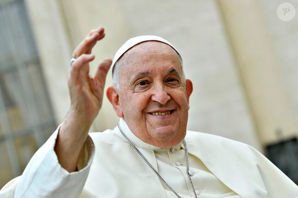 Líder espiritual Divaldo Franco teve encontro com o Papa Francisco em 2015 quando seus mentores revelaram que o pontífice havia reencarnado convidado por Jesus Cristo