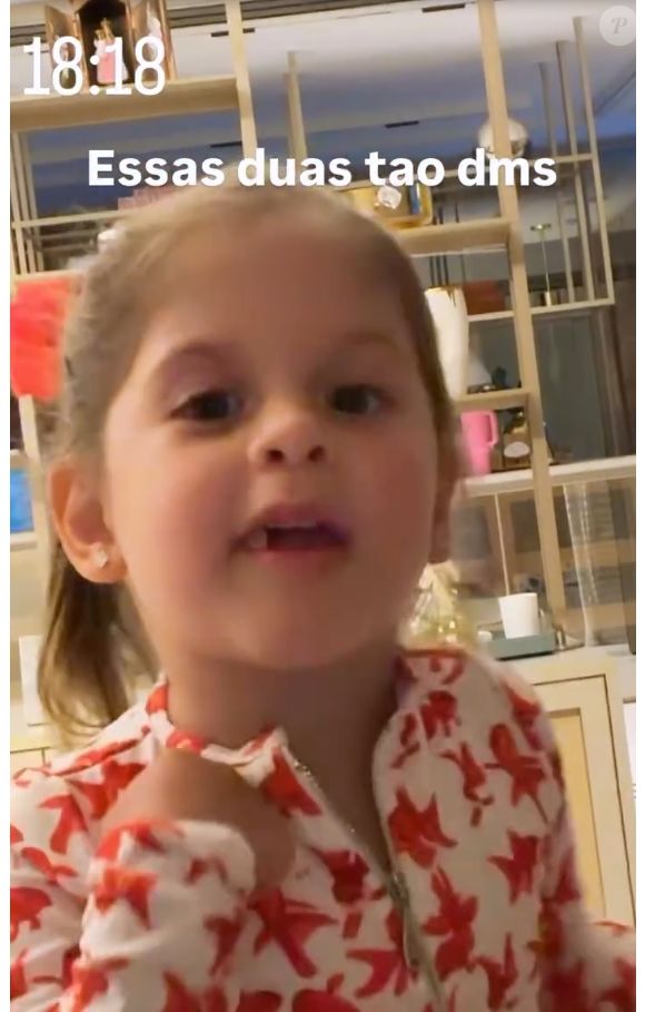 Ex de Zé Felipe, Virgínia removeu a tatuagem feita para o pai de seus filhos. Maria Flor foi quem entregou ao perguntar à mãe: 'O que é isso no seu pescoço?'