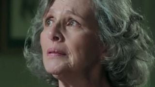 Cai da escada e morre, mas acaba com a agonia antes do último suspiro: ‘monstro’ de ‘Além do Tempo’ coloca ponto final em uma das maiores dores da novela