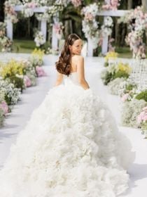 Vestidos de noiva 2025: tema floral aposta de Larissa Manoela em casamento evoca frescor e promete virar febre