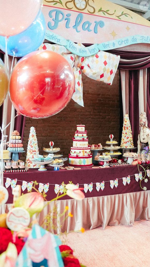 A mesa do bolo do aniversário de Pilar, filha de Fernanda Paes Leme e Victor Sampaio