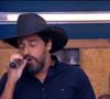 Alberto Cowboy cantando na TV Globo neste sábado (25) após dizer que não investiria mais em carreira de cantor