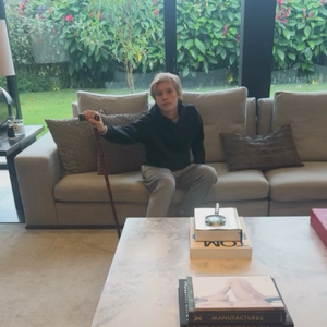 Durante o dia, Adriane Galisteu chegou a filmar Vittorio usando uma bengala para se locomover em casa e brincou com a situação