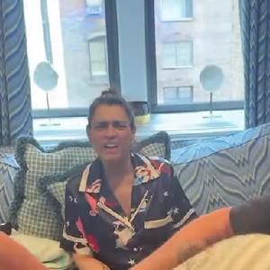 Preta Gil posta vídeo em seu perfil, no Instagram, se divertindo na companhia de grandes amigos.