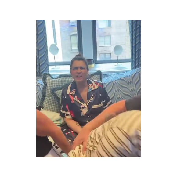 Preta Gil posta vídeo em seu perfil, no Instagram, se divertindo na companhia de grandes amigos.