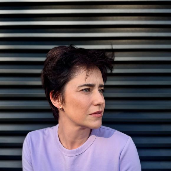 "Me lembrou a Demi Moore um pouco" e "Irmã da Demi Moore?", foram comentários na publicação