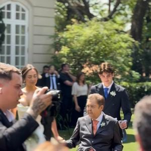 Faustão foi empurrado pelo filho caçula, Rodrigo, e acompanhou Lara Silva ao altar