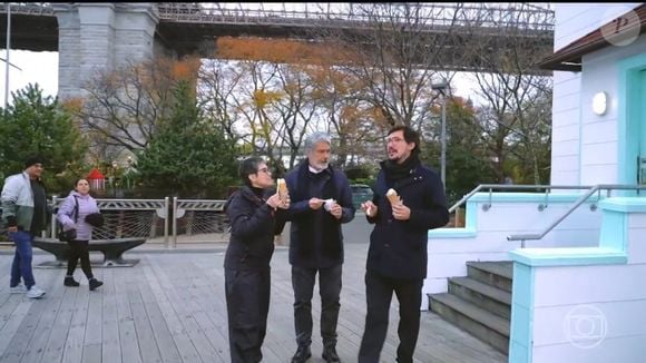 Mas o que roubou mesmo a cena foram as pernas bem definidas de William Bonner aos 62 anos