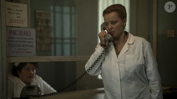 Embora saiba que a responsável pela intoxicação é a fundição de Szopienice, Jolanta enfrenta ameaças que tentam calar sua voz