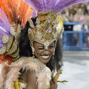 Carnaval 2025: Lorena Raissa é rainha de bateria da Beija-Flor desde 2023