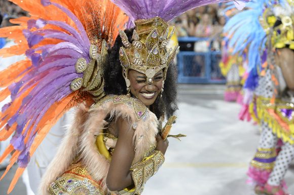 Carnaval 2025: Lorena Raissa é rainha de bateria da Beija-Flor desde 2023