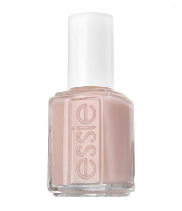 De acordo com o site 'In Style', o clássico Ballet Slippers, da Essie, ficou conhecido como o esmalte favorito da Rainha Elizabeth II desde o fim da década de 1980