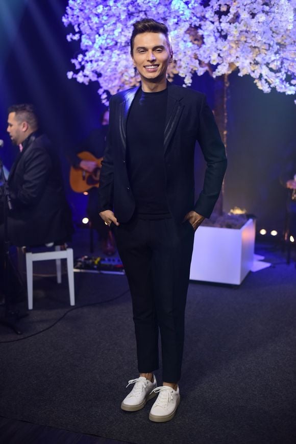 Ex-marido de Mara Maravilha, Gabriel Torres foi confirmado pela Record como participante de "A Fazenda 18", que estreou nesta segunda-feira (14), e já havia atuado como jurado do 'Canta Comigo'