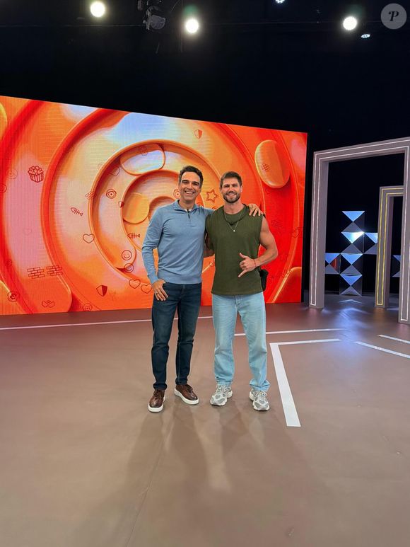 "Protagonista!!! Não importa se você torceu contra ou a favor, tem que reconhecer que o @jonassulzbach foi protagonista!", escreveu Tadeu Schmidt em fotos com o ex-BBB